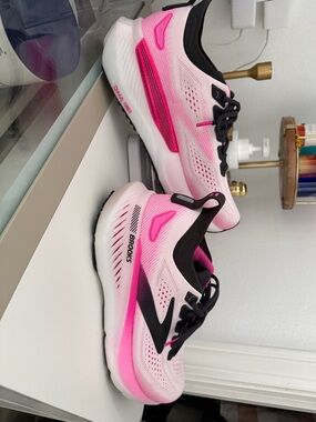 Glycerin 23 GTS 2026 Brooks Women's Pink and Black Gradient Running Sneakers